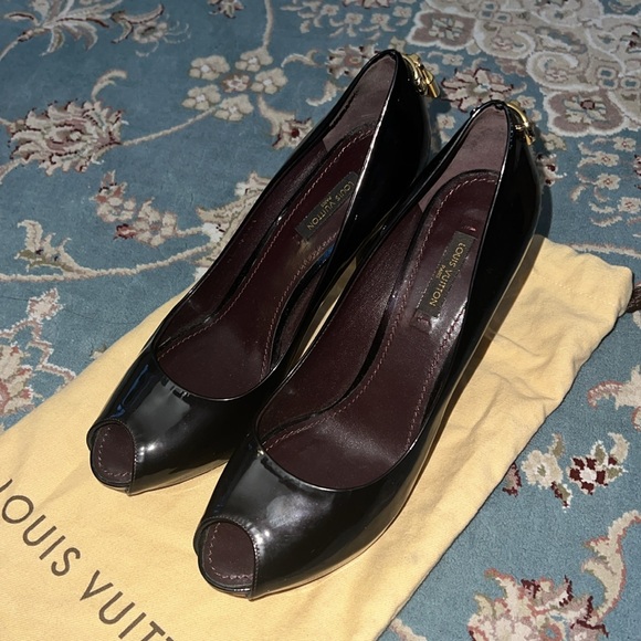 Louis Vuitton Peep Toe Pumps, size 37.5, chocolate patent leather - Picture 4 of 7